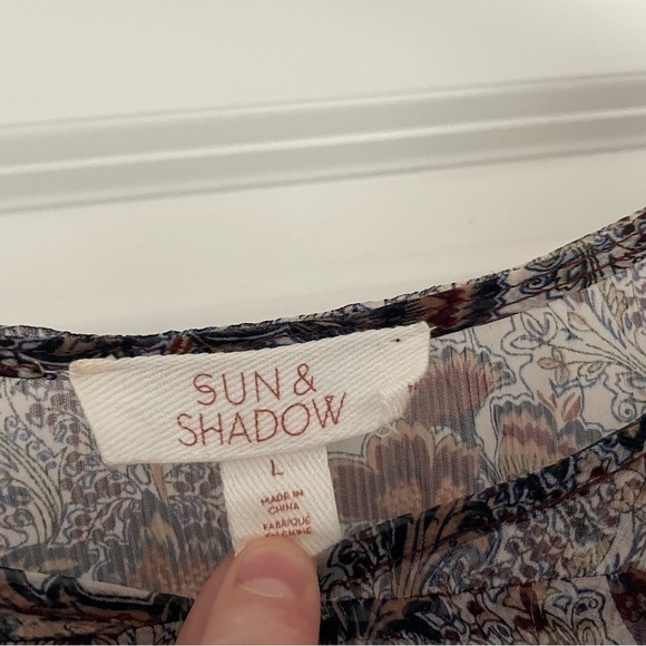 Sun & Shadow Boho Semi Sheer Embroidered Top Size Large - Picture 6 of 6